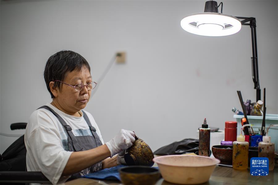 澳门梭哈王何谐